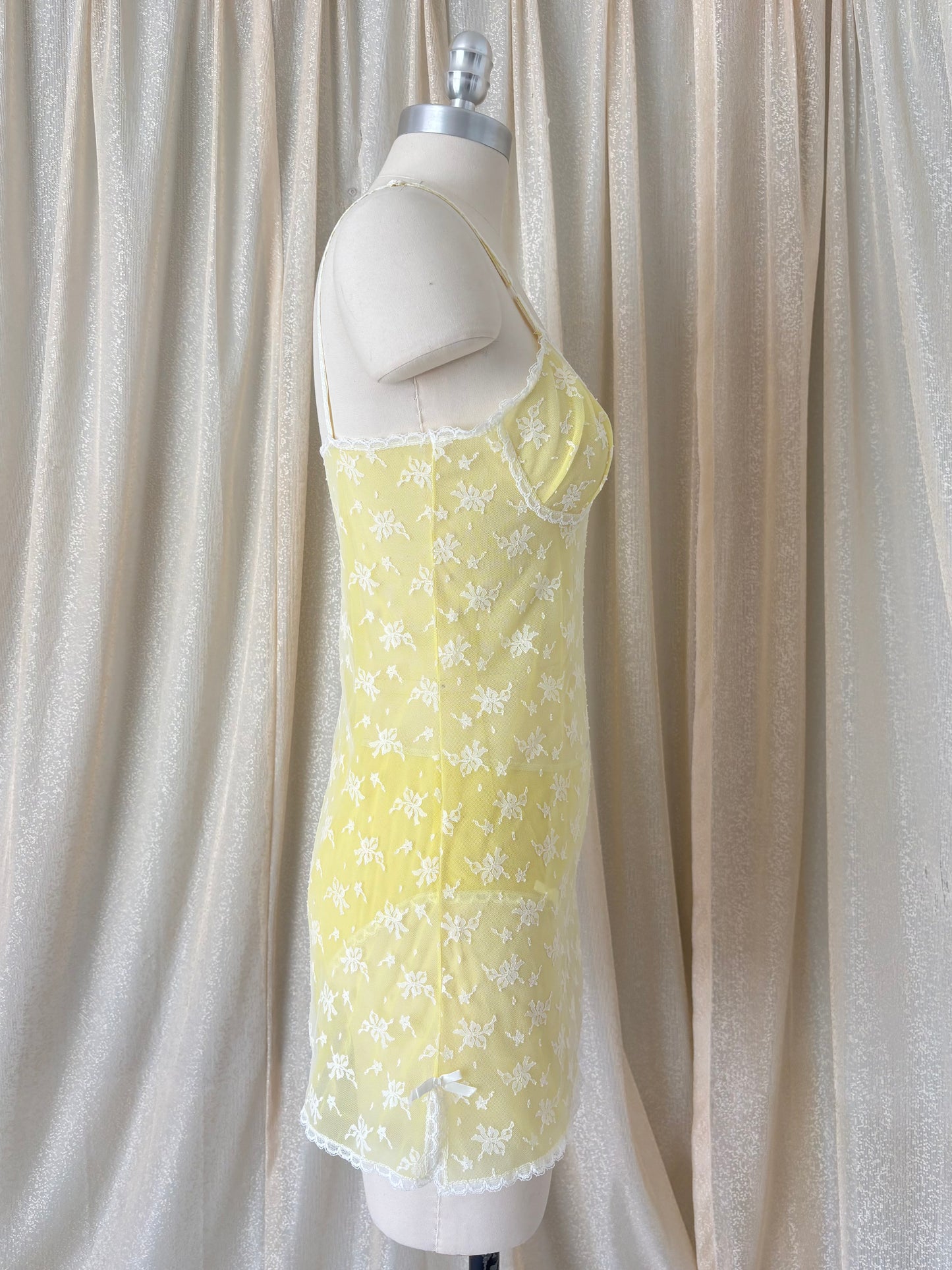 Rare late 60s yellow lace babydoll slip and matching panty set