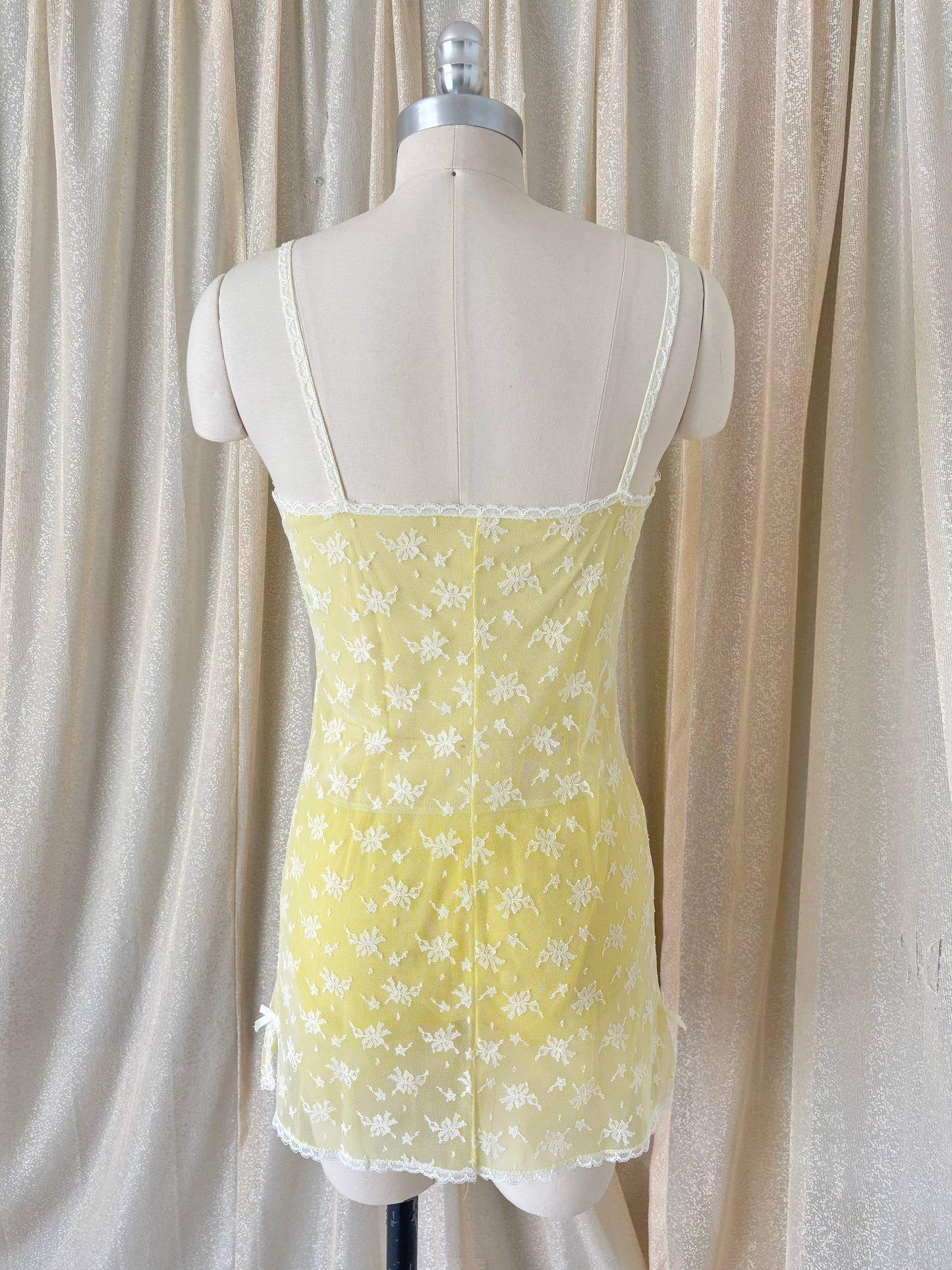 Rare late 60s yellow lace babydoll slip and matching panty set
