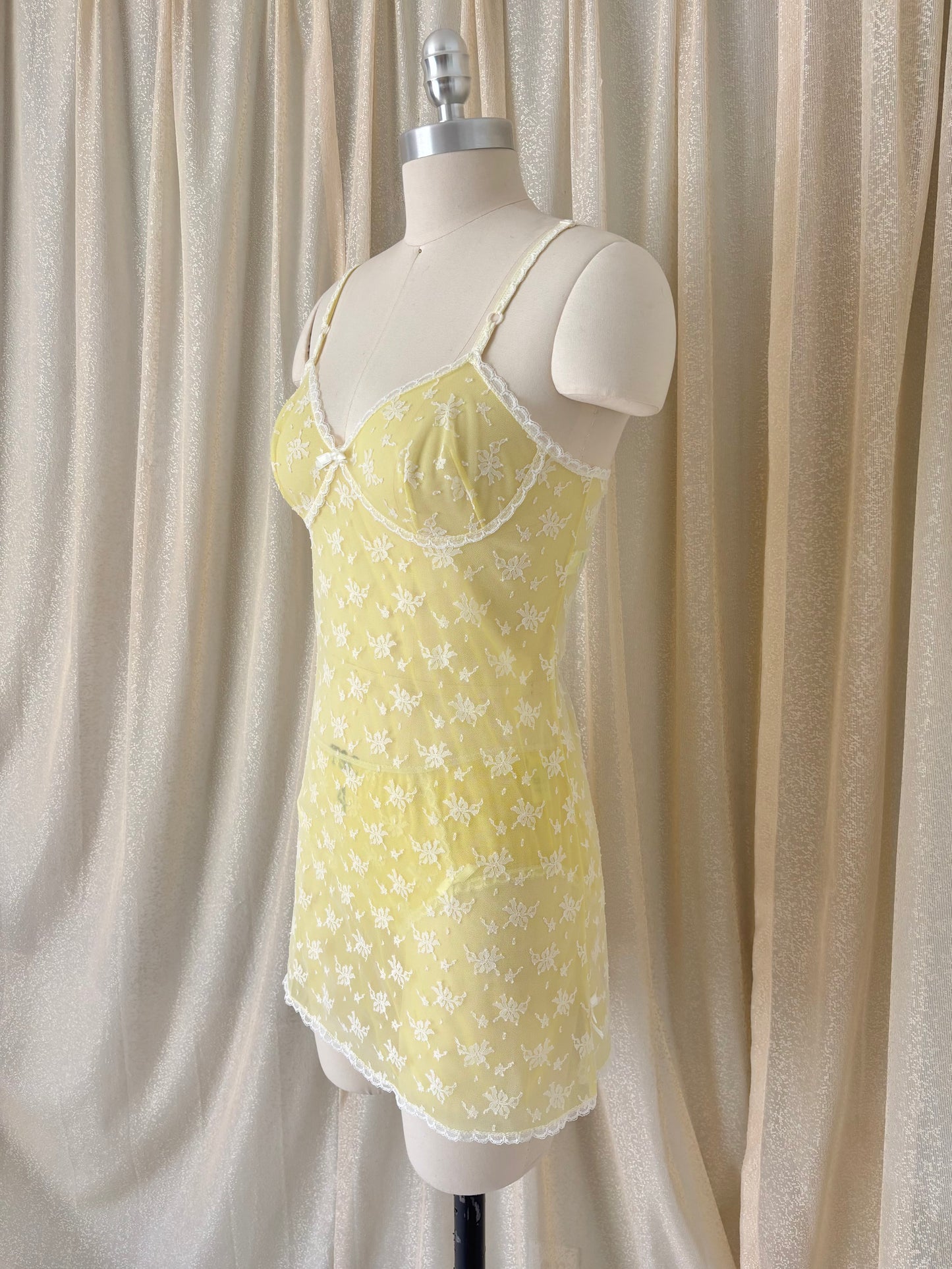 Rare late 60s yellow lace babydoll slip and matching panty set