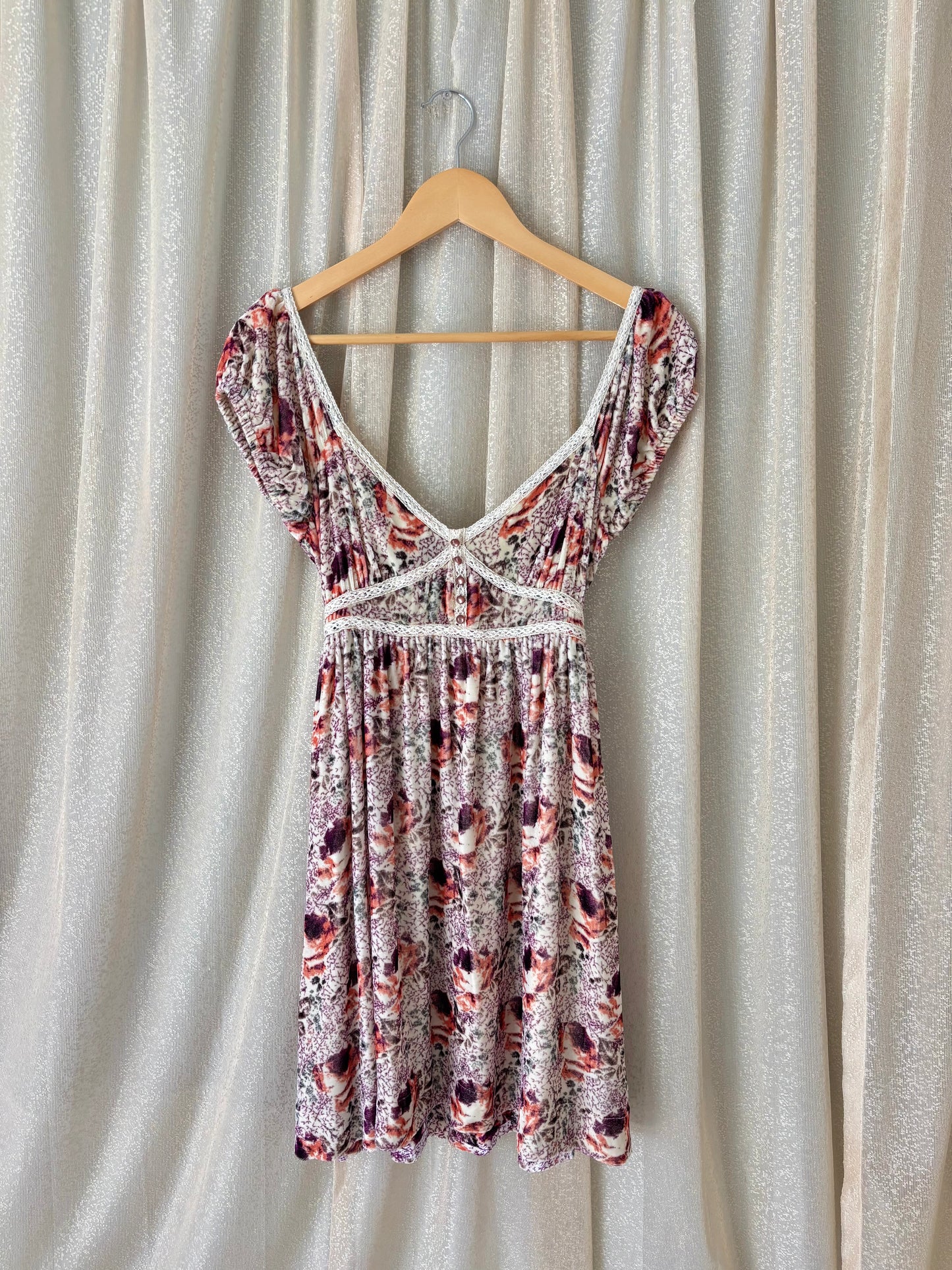 Laundry by Shelli Segal velvet babydoll dress