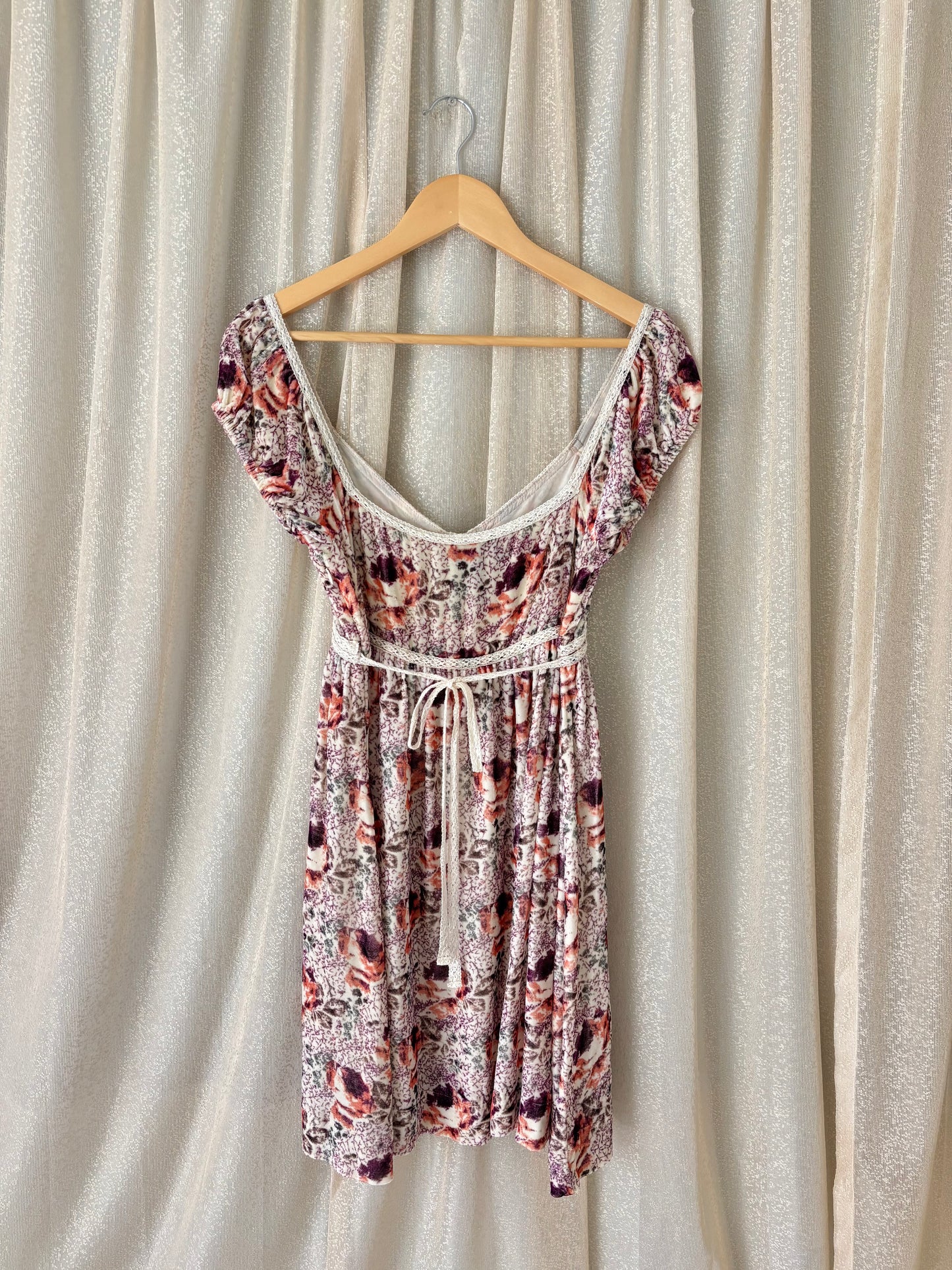 Laundry by Shelli Segal velvet babydoll dress