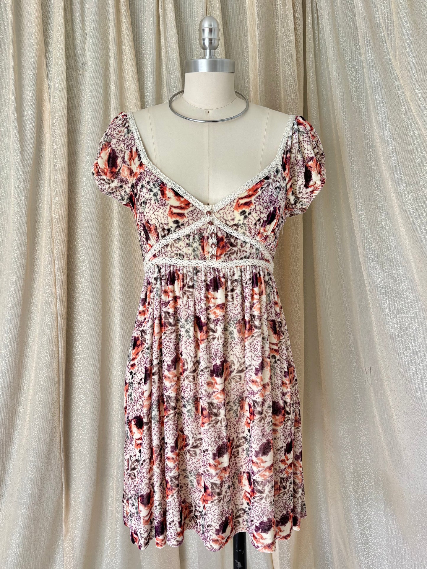 Laundry by Shelli Segal velvet babydoll dress