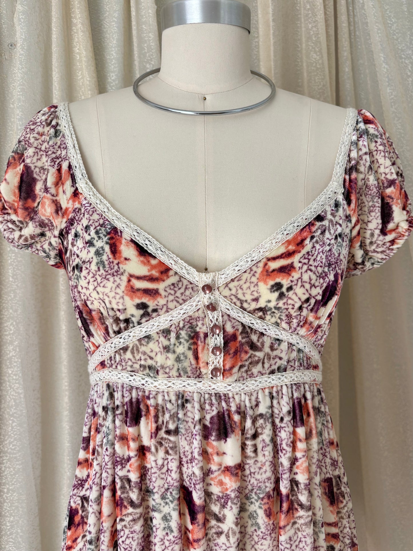 Laundry by Shelli Segal velvet babydoll dress