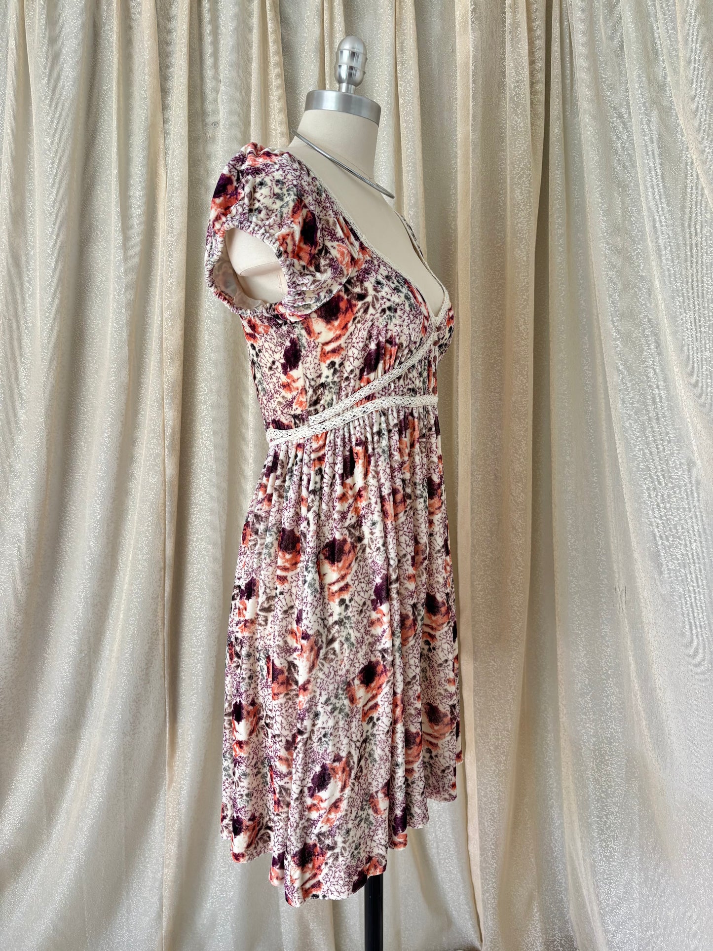 Laundry by Shelli Segal velvet babydoll dress