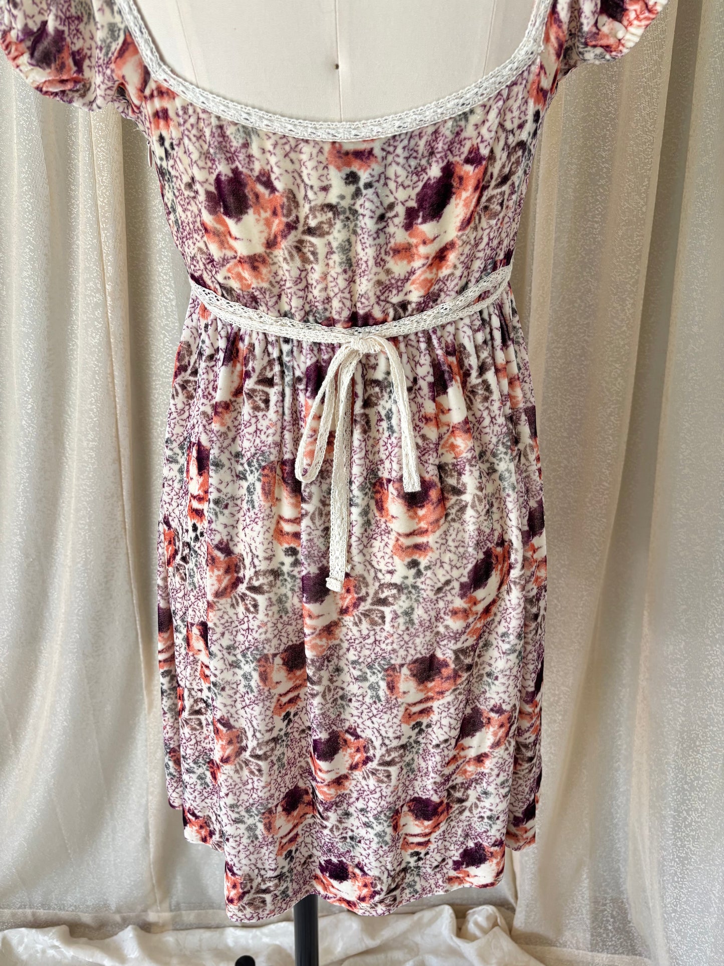 Laundry by Shelli Segal velvet babydoll dress
