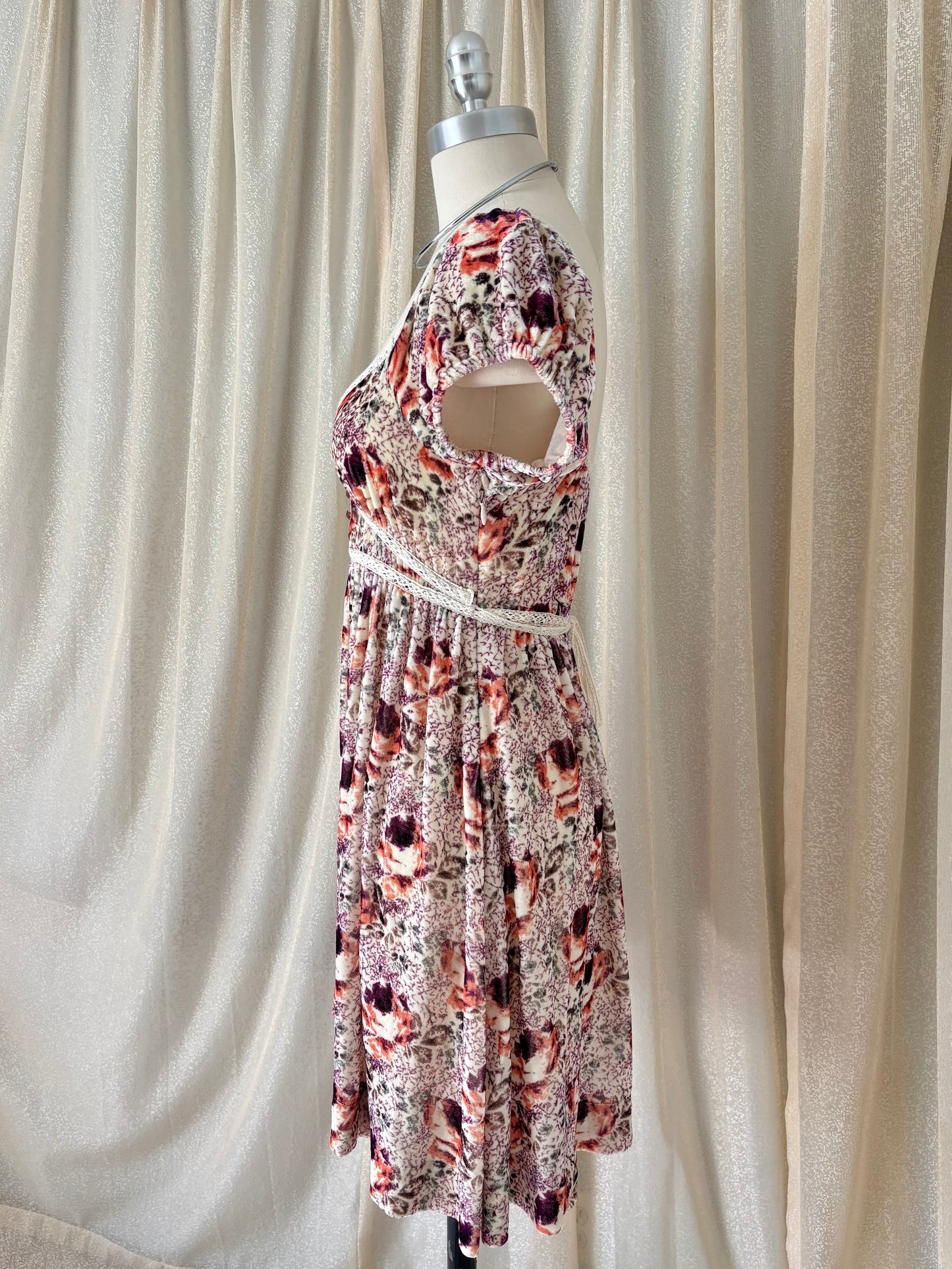 Laundry by Shelli Segal velvet babydoll dress