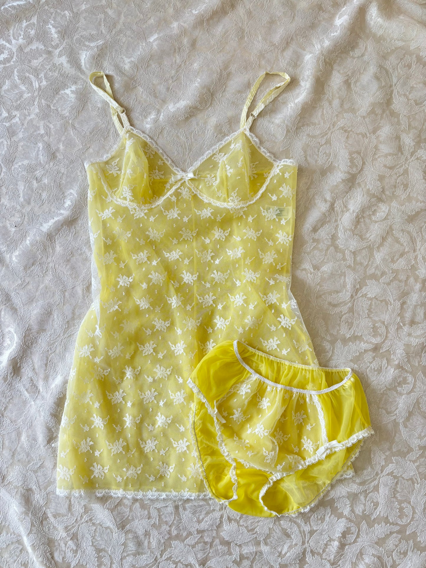 Rare late 60s yellow lace babydoll slip and matching panty set