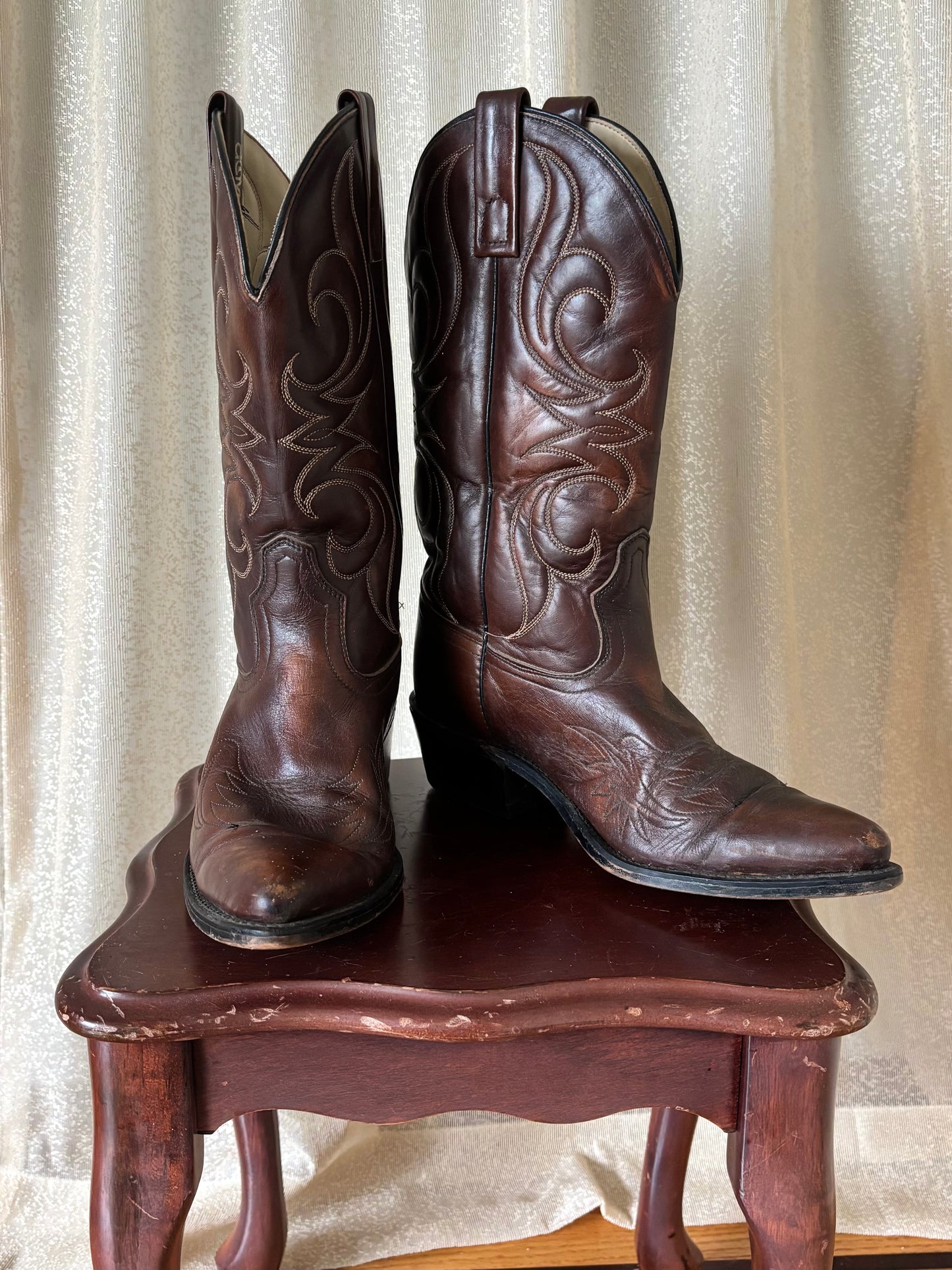 Vintage brown Acme western boots