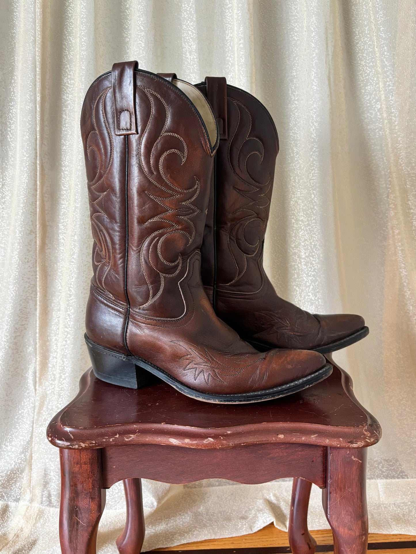 Vintage brown Acme western boots