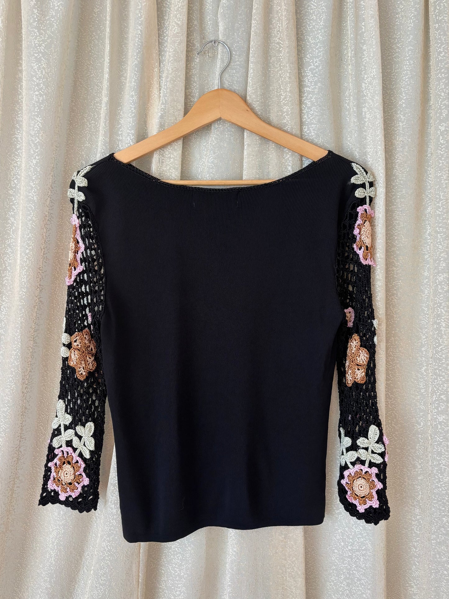 Vintage top with floral crochet sleeves