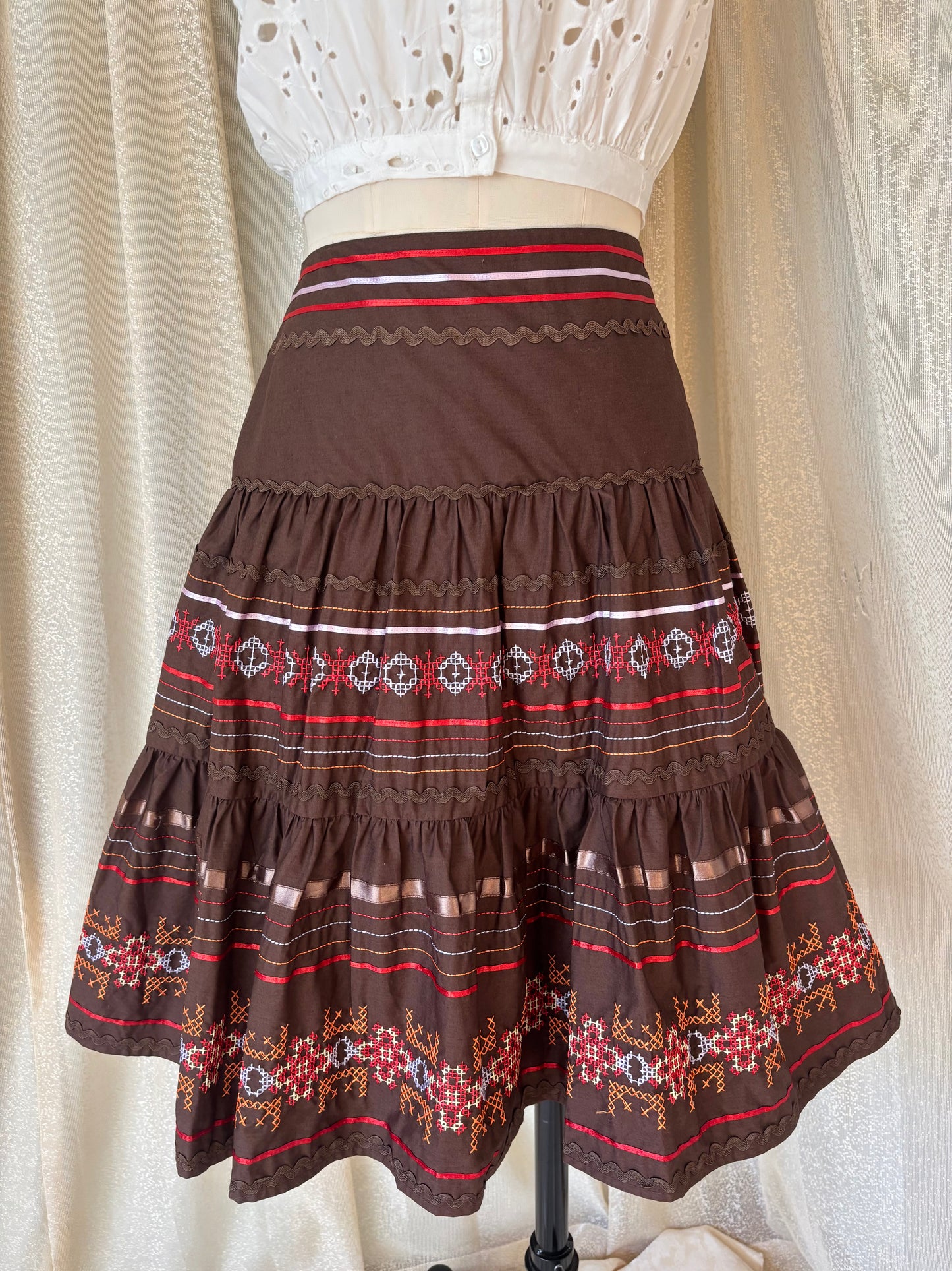 00s cotton cross-stitched Western square dance skirt